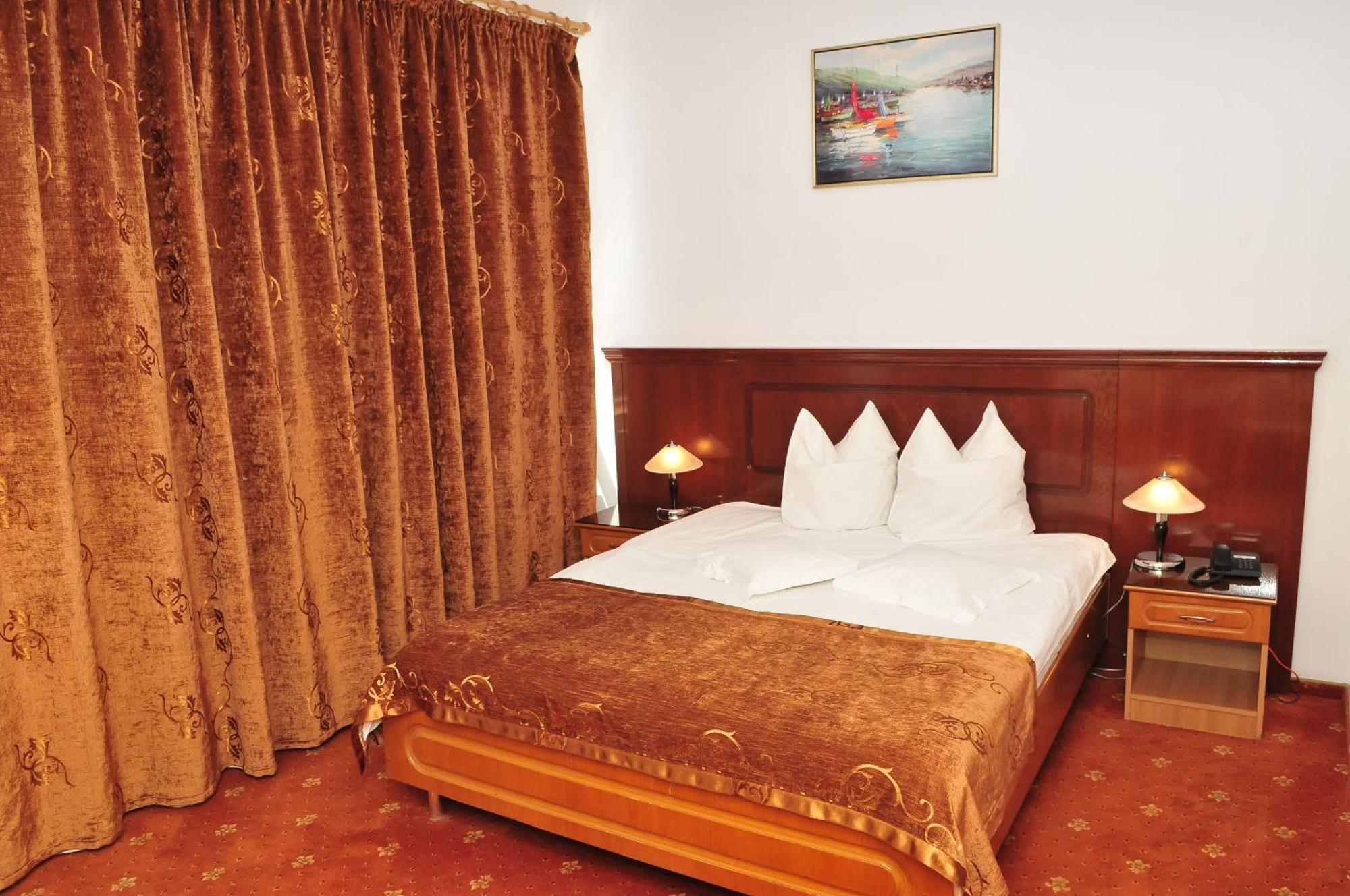 Hotel Emma Est Craiova Exterior photo