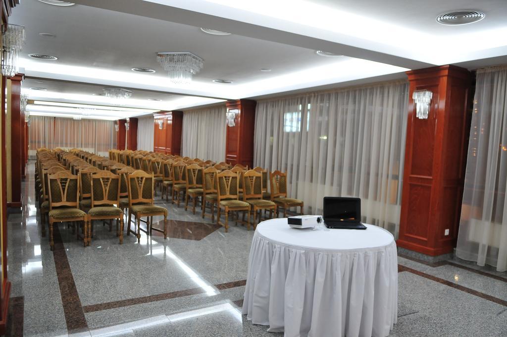 Hotel Emma Est Craiova Exterior photo