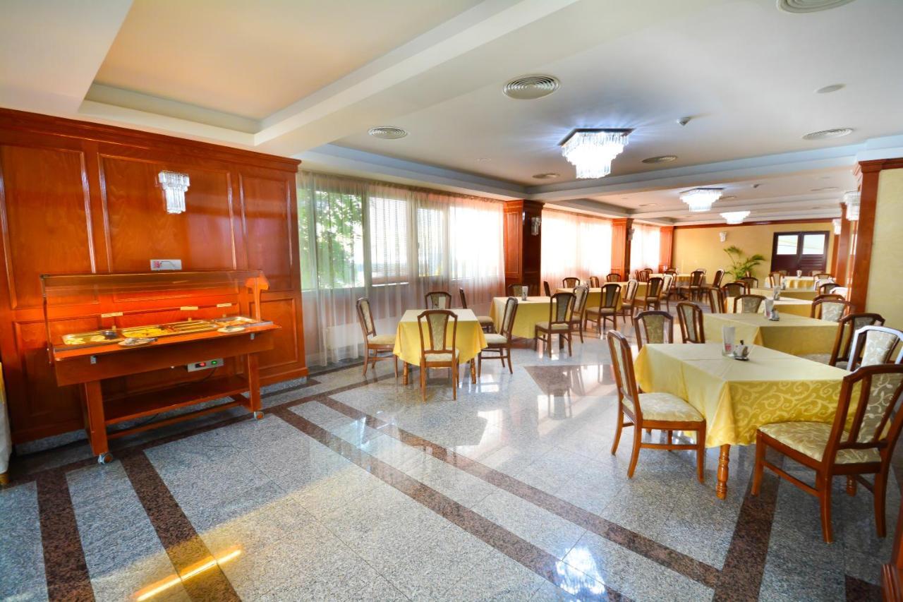 Hotel Emma Est Craiova Exterior photo